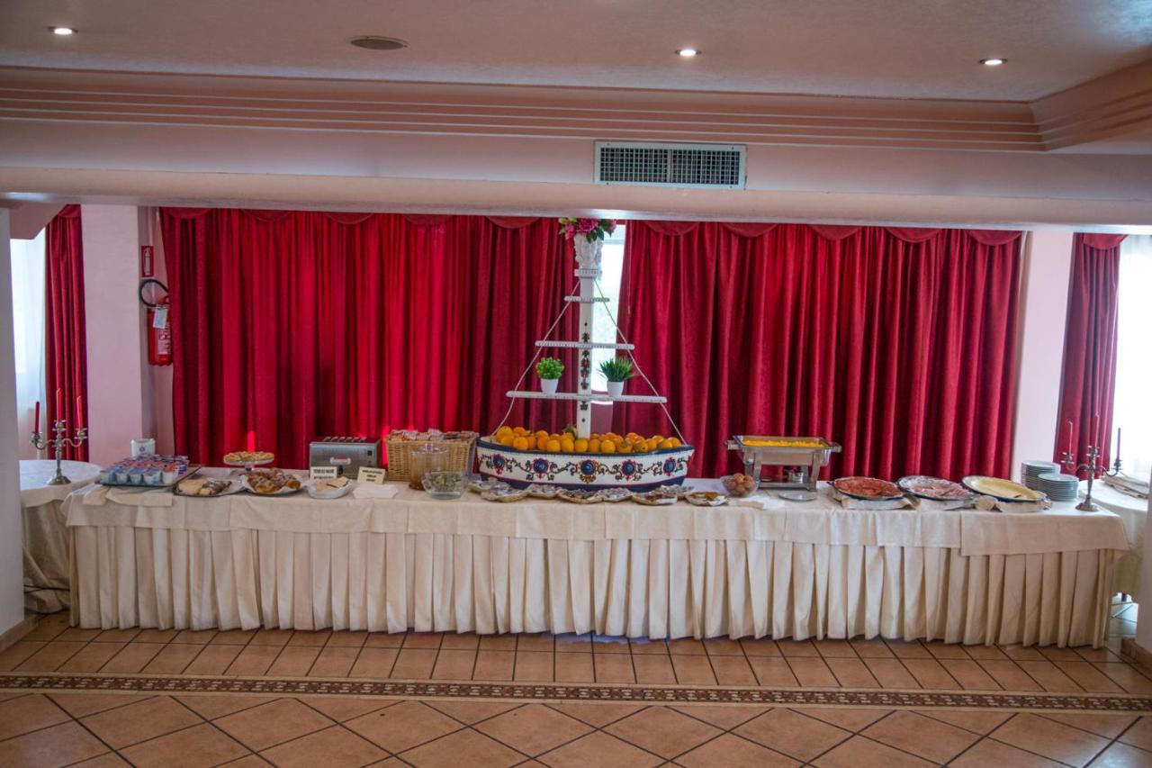 Assinos Palace Hotel จีอาร์ดีนี นักซอส ภายนอก รูปภาพ