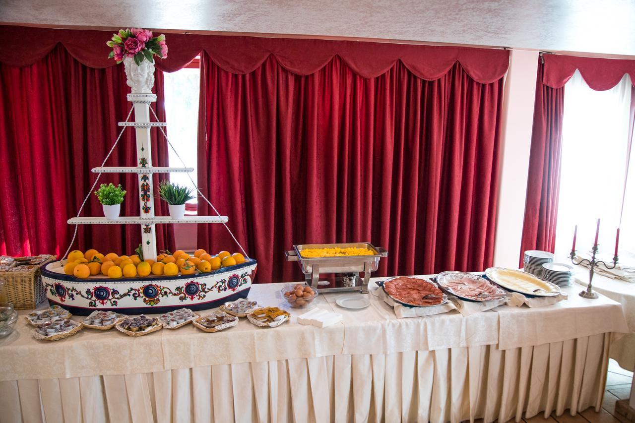 Assinos Palace Hotel จีอาร์ดีนี นักซอส ภายนอก รูปภาพ