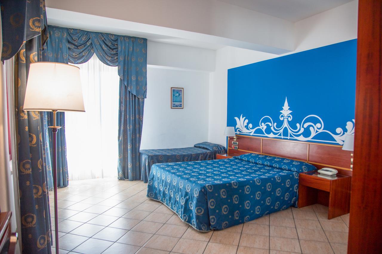 Assinos Palace Hotel จีอาร์ดีนี นักซอส ภายนอก รูปภาพ