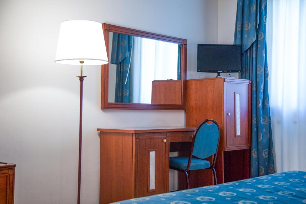 Assinos Palace Hotel จีอาร์ดีนี นักซอส ภายนอก รูปภาพ