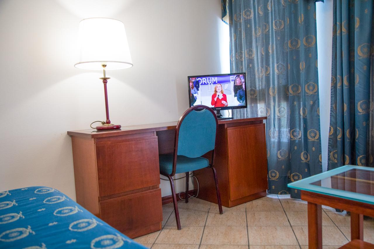 Assinos Palace Hotel จีอาร์ดีนี นักซอส ภายนอก รูปภาพ